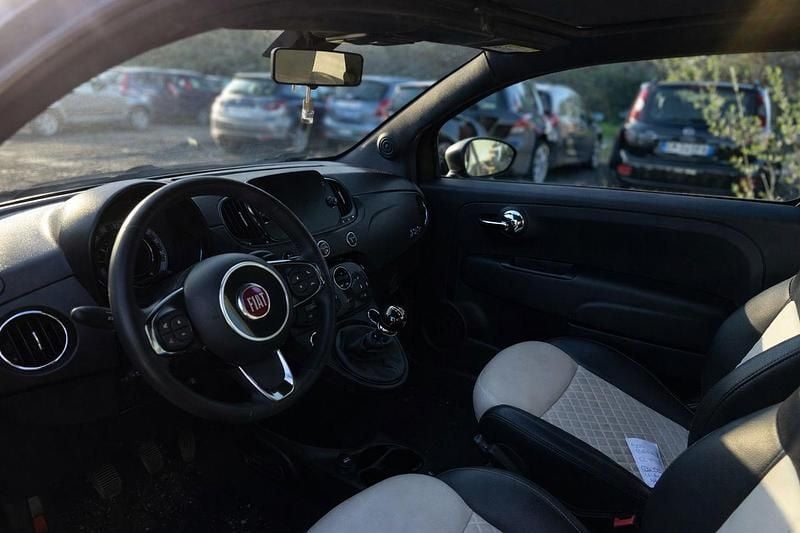Käytetty Fiat 500 Dolcevita 70 HP (51 kW) 2024 Musta Sedan