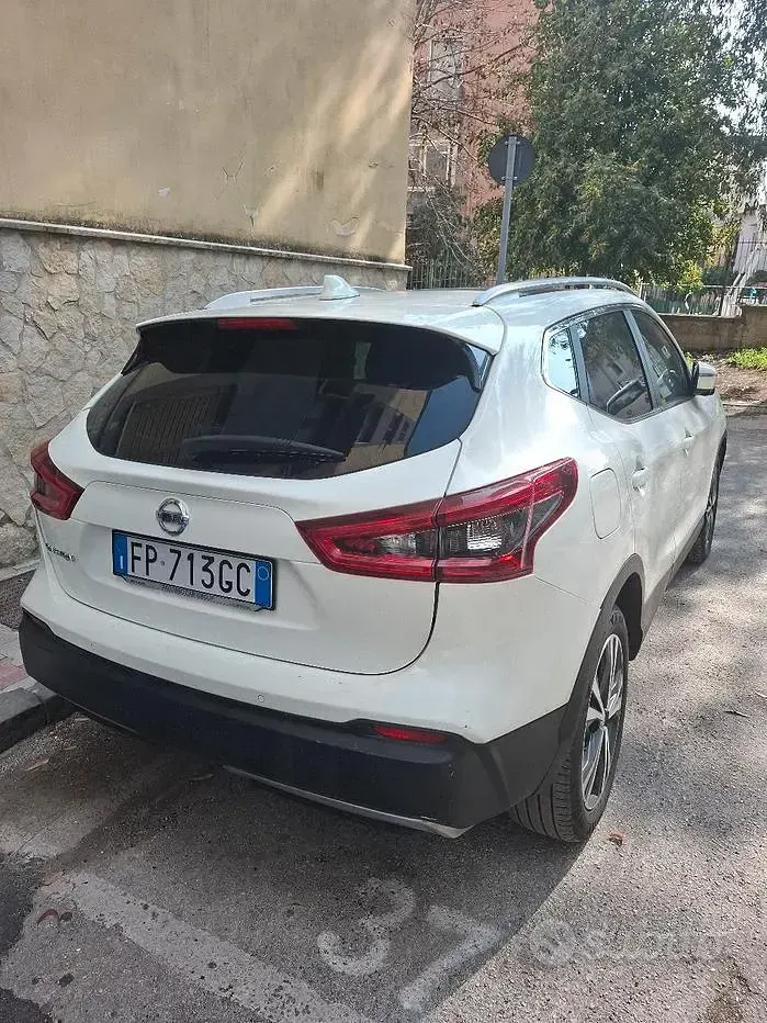 Usata Nissan Qashqai Tekna 131 CV (96 kW) 2018 Bianco SUV