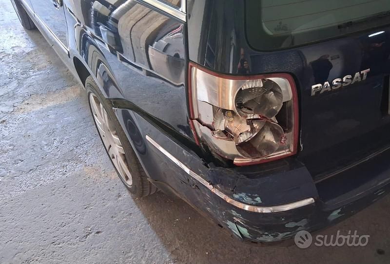 Usata VW Passat 130 CV (95 kW) 2001 Blu Station wagon