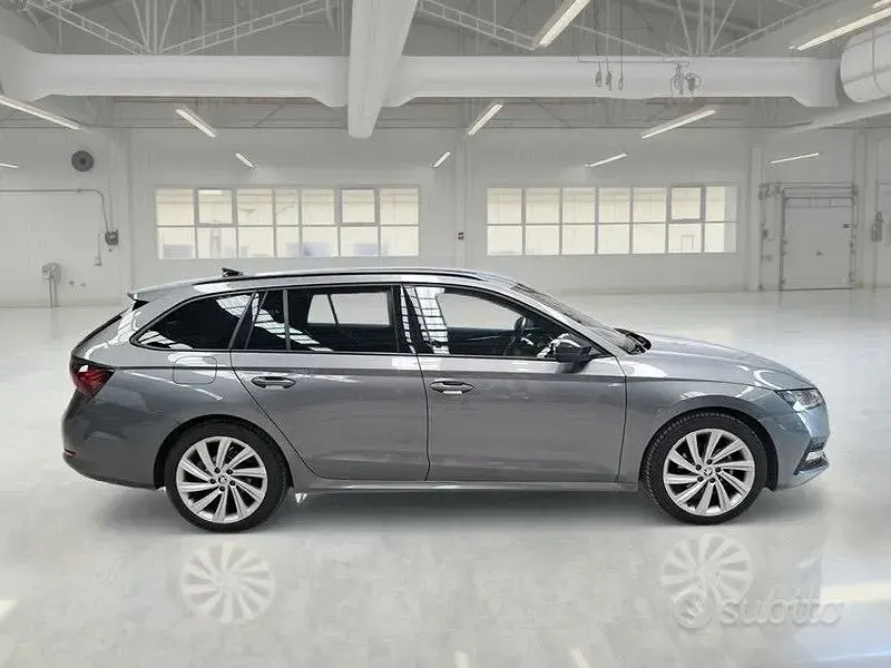 Usata Skoda Octavia Executive 150 CV (110 kW) 2021 Grigio Station wagon