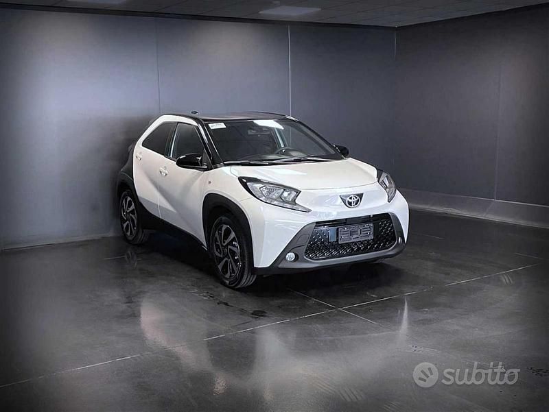 Usata Toyota Aygo X 72 CV (52 kW) 2025 Bianco SUV