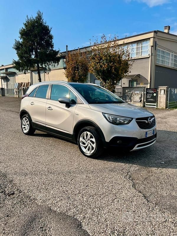 Usata Opel Crossland X 110 CV (80 kW) 2019 Grigio SUV
