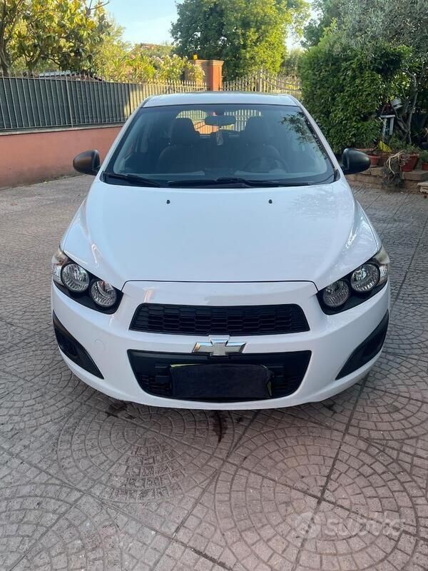 Bianco Usata 2012 Chevrolet Aveo Due volumi | 3700 € (Molto cara) - Immagine 1/4