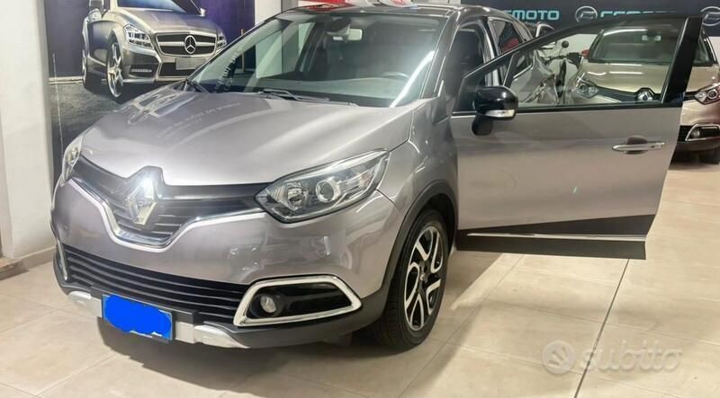 Usata Renault Captur 110 CV (80 kW) 2016 Grigio SUV