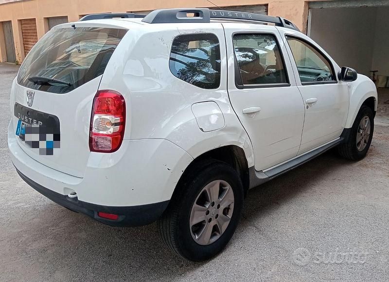 Usata Dacia Duster Lauréate 105 CV (77 kW) 2014 Bianco SUV