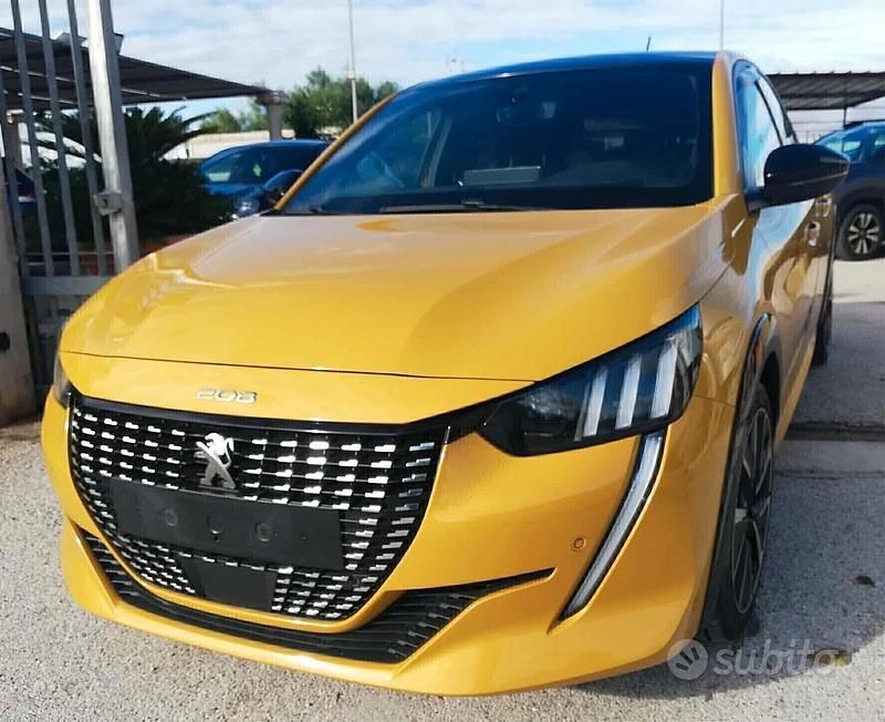 Usata Peugeot 208 GT-line 101 CV (74 kW) 2020 Giallo Utilitaria