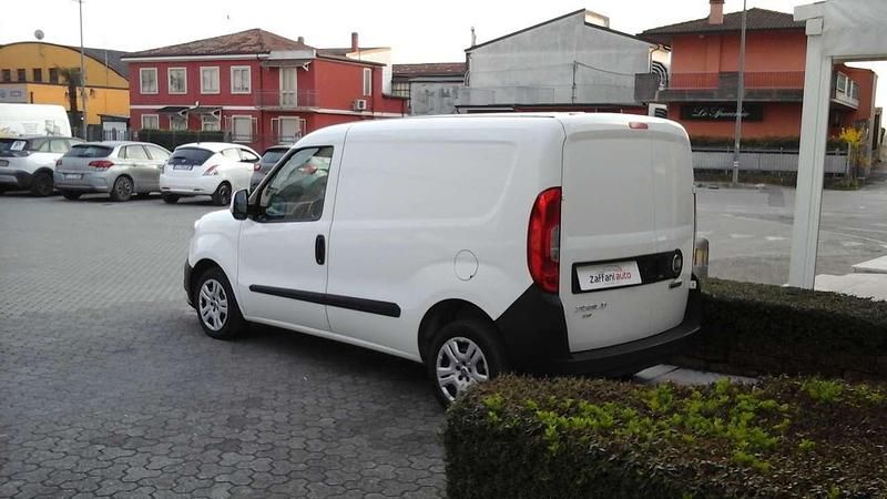 Usata Fiat Doblò 105 CV (77 kW) 2017 Bianco Monovolume