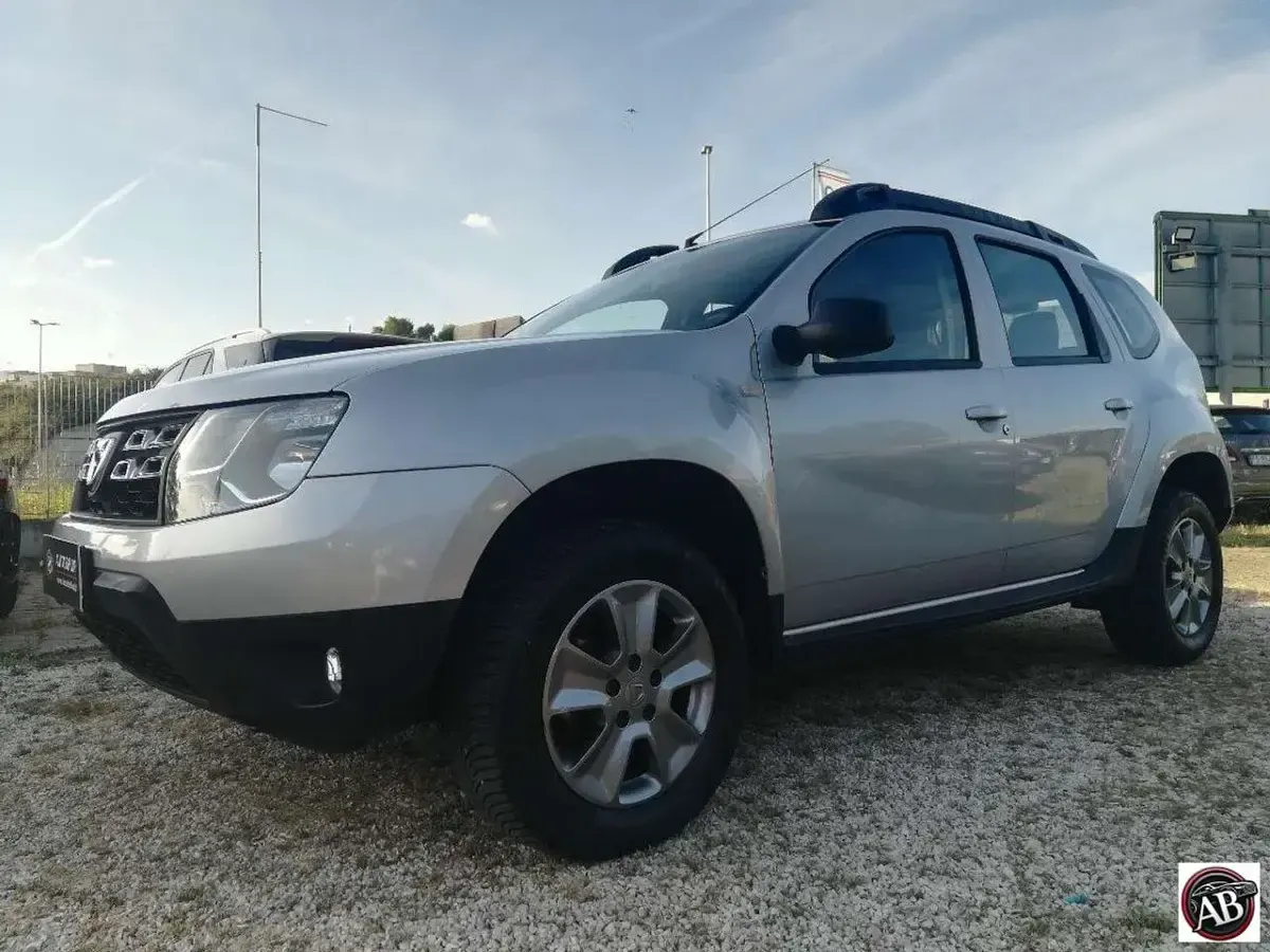 Usata Dacia Duster 109 CV (80 kW) 2014 Grigio chiaro SUV