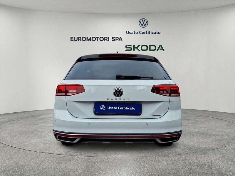 Usata VW Passat Alltrack 200 CV (147 kW) 2023 Bianco Station wagon