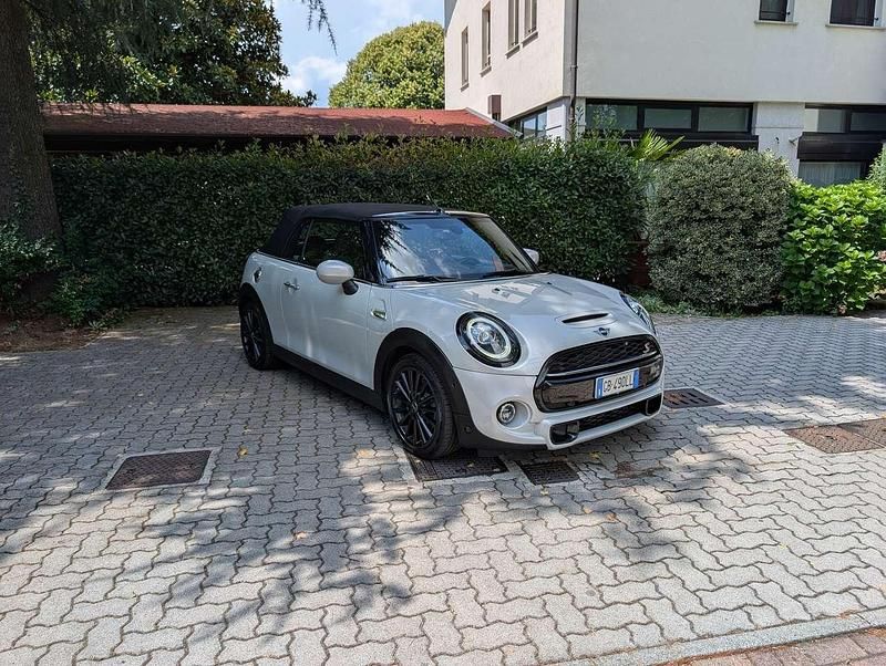 Usata Mini Cooper S Cabriolet Hype 192 CV (141 kW) 2020 White silver Cabrio