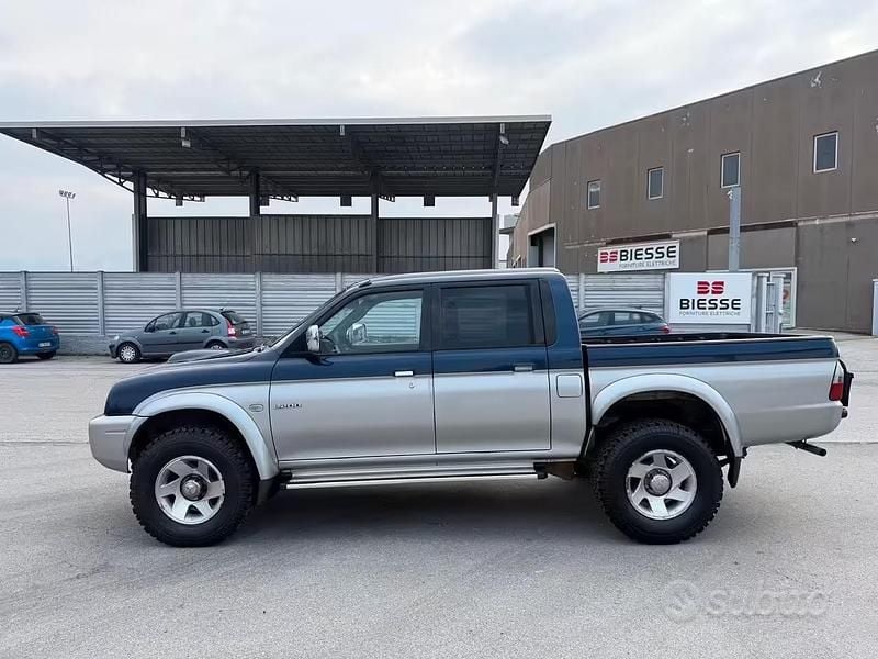 Usata Mitsubishi L200 116 CV (85 kW) 2002 Blu Pick-up