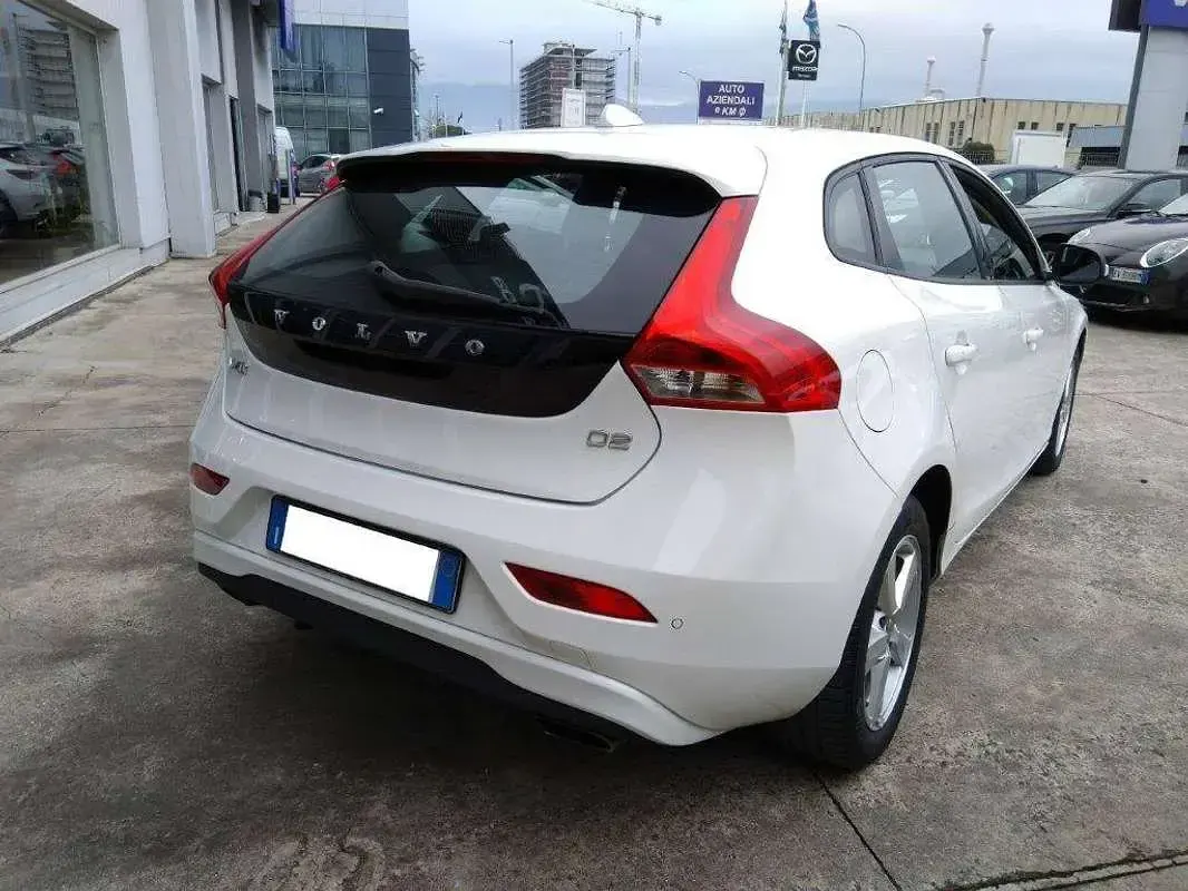 Usata Volvo V40 Business Edition 114 CV (83 kW) 2015 Bianco Berlina