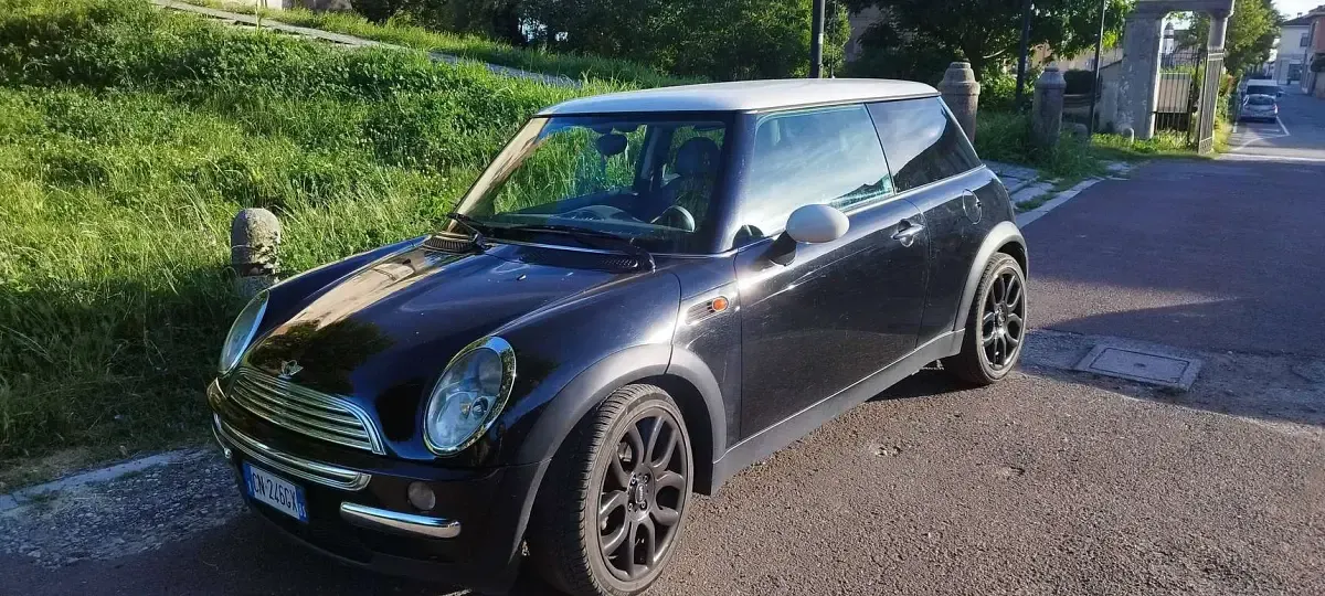 Usata Mini Cooper 116 CV (85 kW) 2004 Nero Utilitaria
