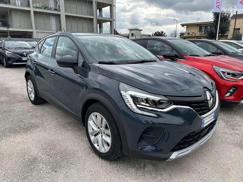 Usata Renault Captur Equilibre 101 CV (74 kW) 2023 Blu marine SUV