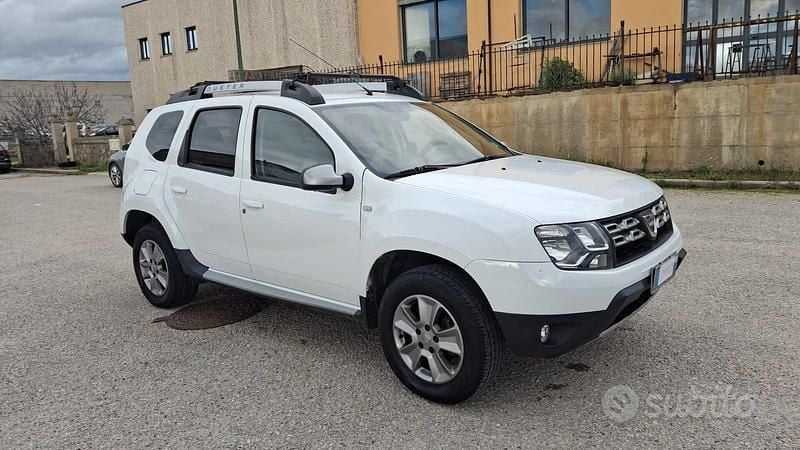 Usata Dacia Duster Lauréate 110 CV (80 kW) 2016 Bianco SUV