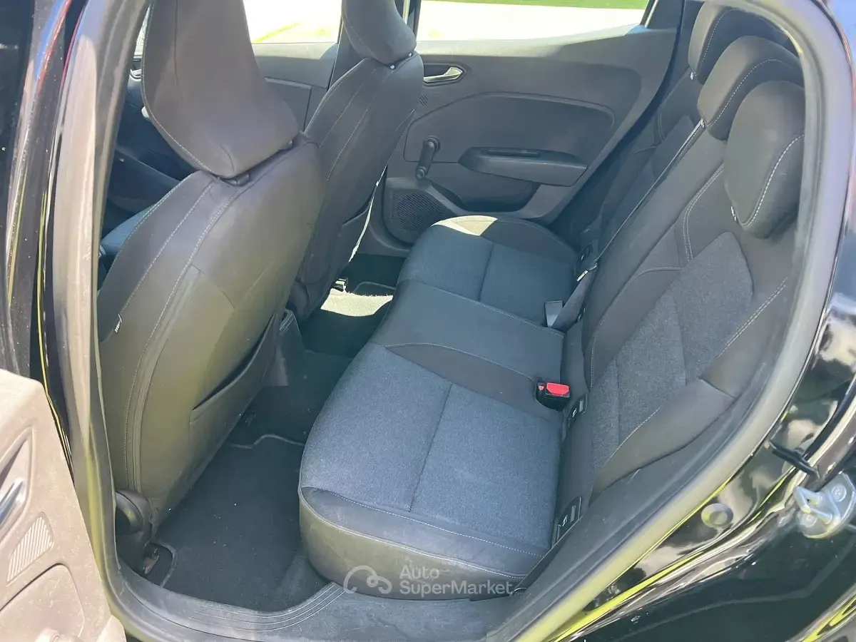 Usado Renault Clio V 91 CV (66 kW) 2023 Negro Berlina