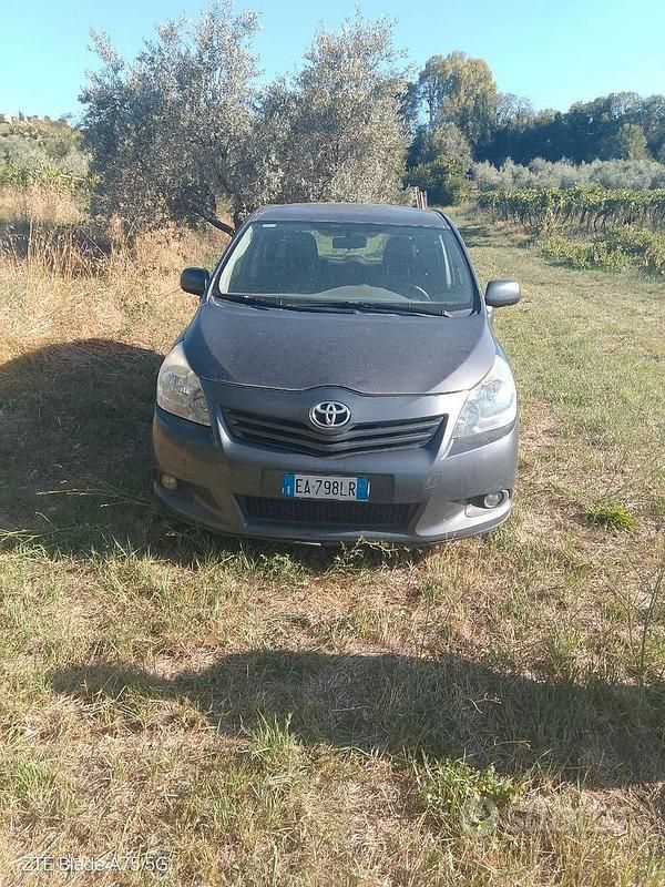 Grigio Usata 2010 Toyota Verso Sol Monovolume | 4500 € (Buon prezzo) - Immagine 1/4