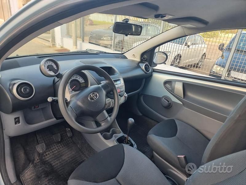 Usata Toyota Aygo Sol 67 CV (49 kW) 2008 Grigio Utilitaria