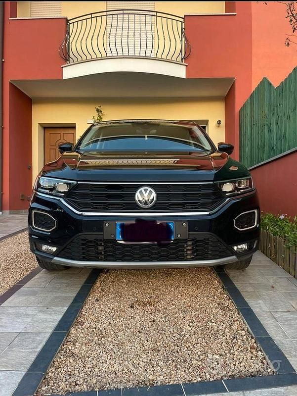 Usata VW T-Roc Advance 116 CV (85 kW) 2019 Nero SUV