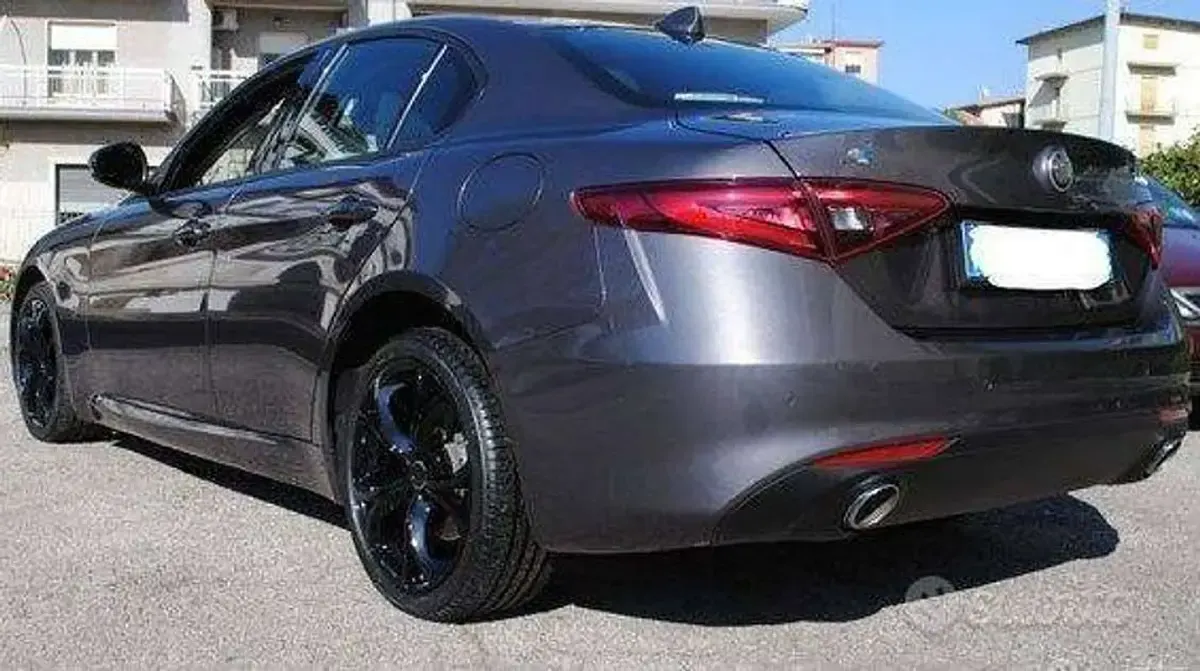 Usata Alfa Romeo Giulia Business 179 CV (131 kW) 2017 Grigio Berlina