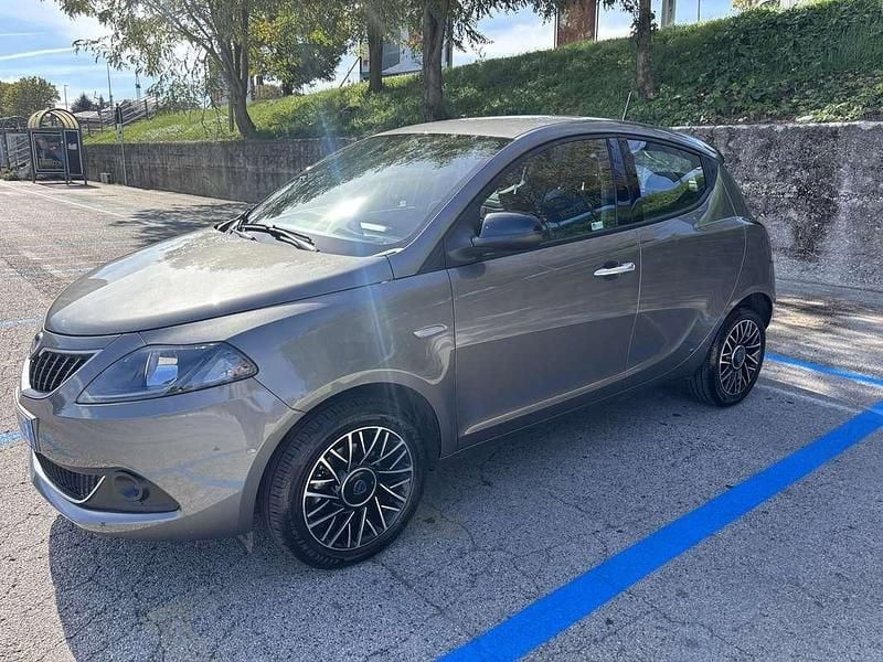 Usata Lancia Ypsilon S 69 CV (50 kW) 2024 Grigio Utilitaria