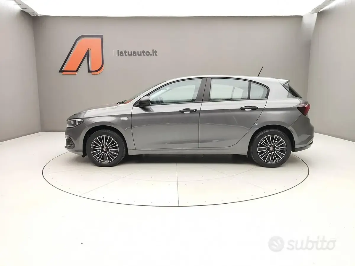 Usata Fiat Tipo 101 CV (74 kW) 2023 Grigio colosseo Berlina