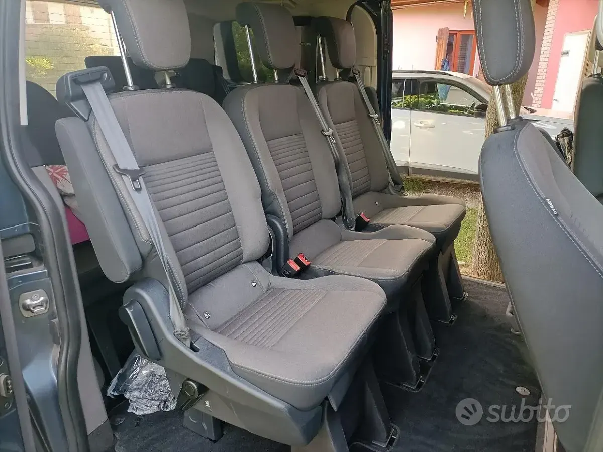 Usata Ford Tourneo 136 CV (100 kW) 2022 Blu Monovolume