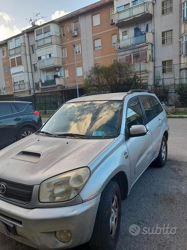 Second-hand Toyota RAV4 128 CP (94 kW) 2005 Gri SUV
