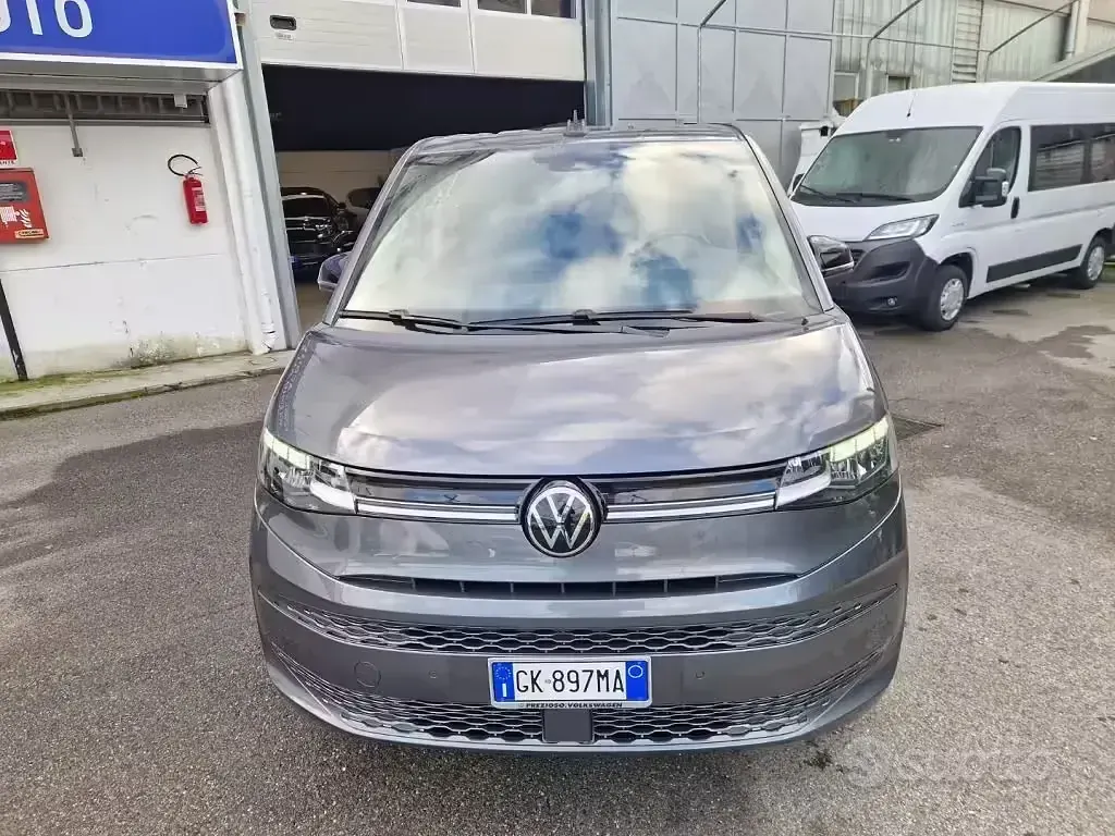 Usata VW Multivan Life 150 CV (110 kW) 2022 Antracite Monovolume