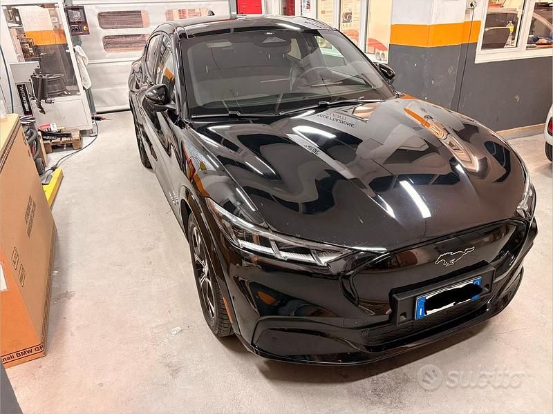 Usata Ford Mustang Mach-E Premium 197 kW (269 CV) 2022 Nero SUV