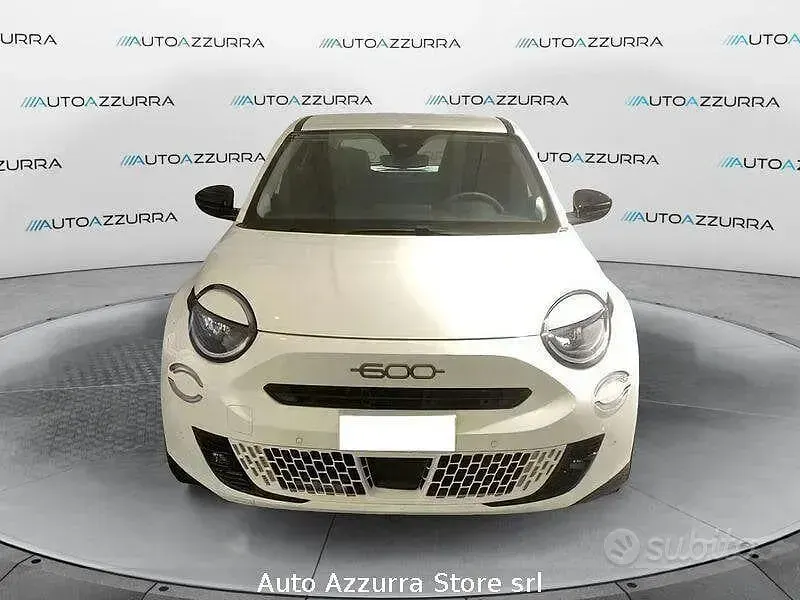Usata Fiat 600 145 CV (106 kW) 2025 Bianco gelato SUV