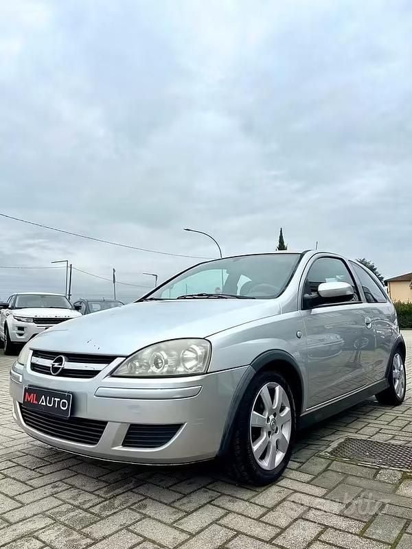 Usata Opel Corsa Club 59 CV (43 kW) 2006 Grigio Utilitaria