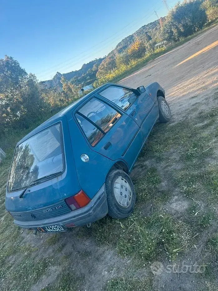 Usata Peugeot 205 49 CV (36 kW) 1984 Blu Utilitaria