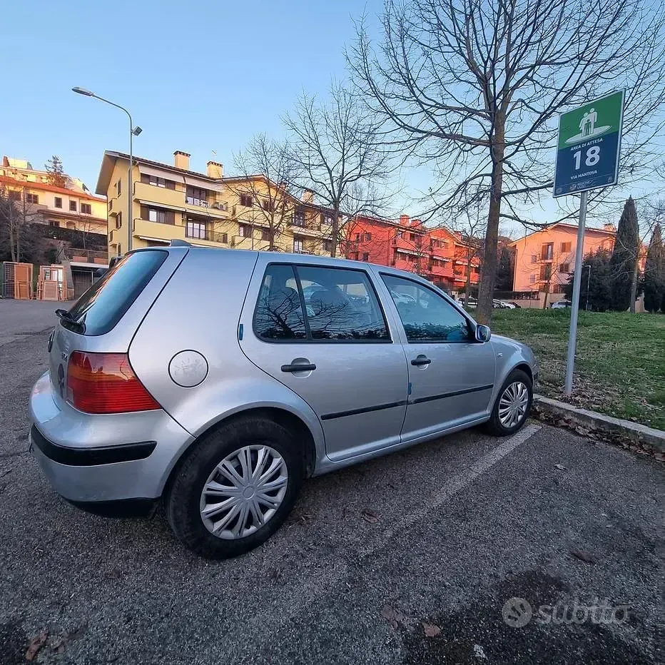 Usata VW Golf IV 110 CV (80 kW) 2001 Grigio Berlina