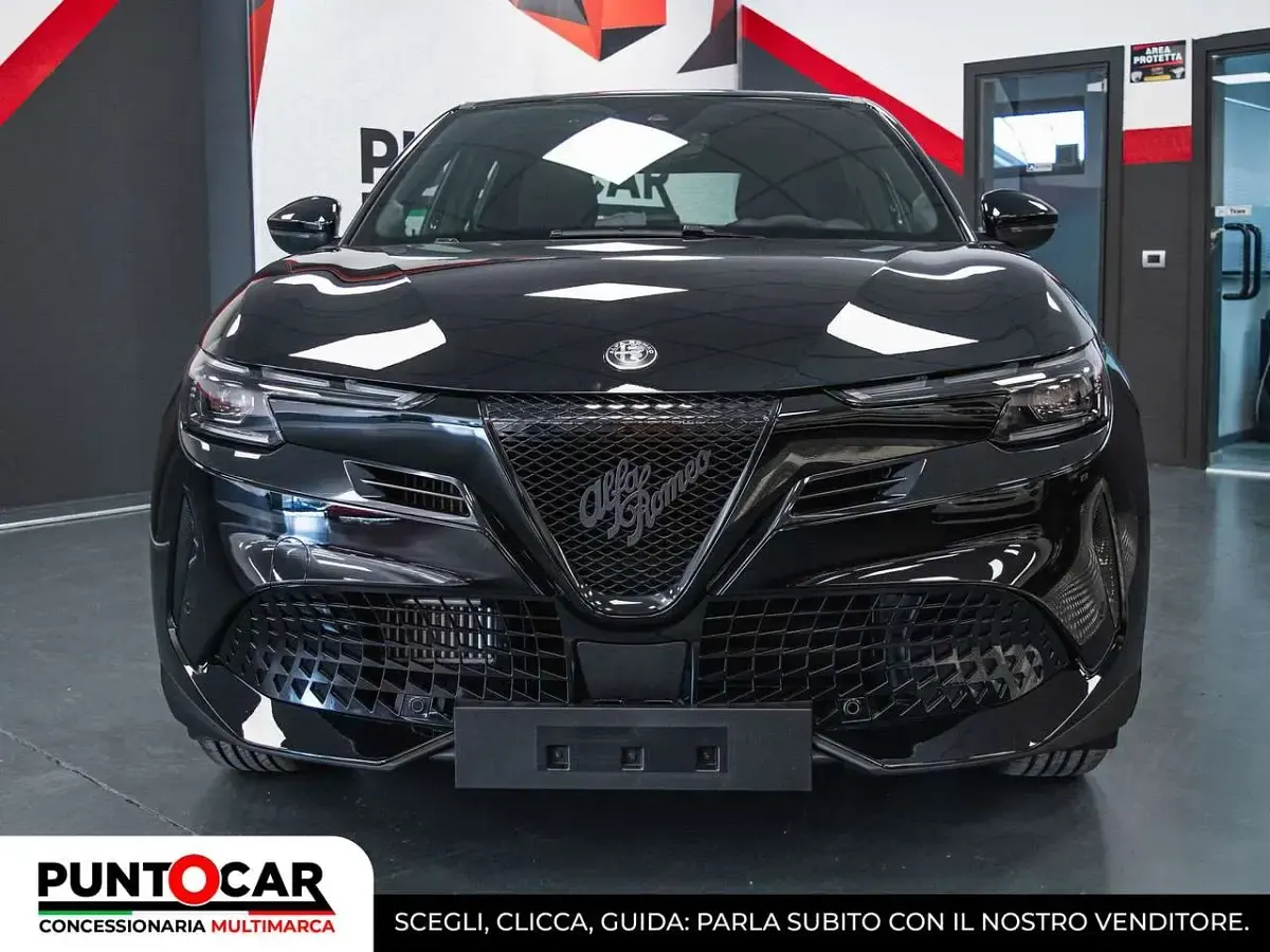 Uusi Alfa Romeo Junior 145 HP (106 kW) 2026 Musta Katumaasturi