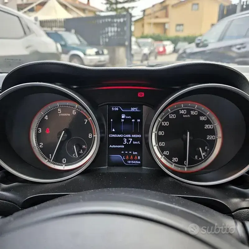 Usata Suzuki Swift 90 CV (66 kW) 2019 Rosso Utilitaria