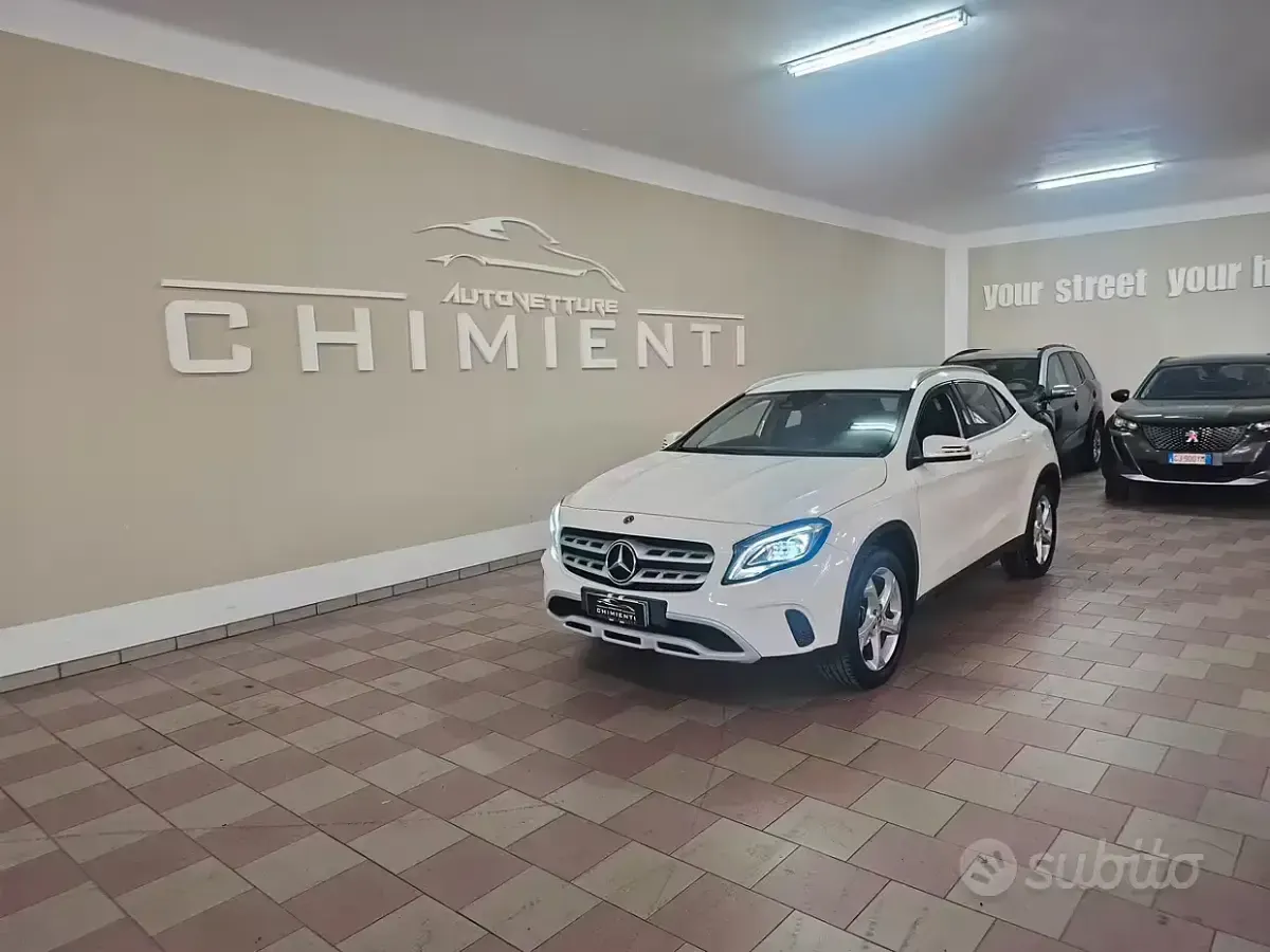 Usata Mercedes GLA180 109 CV (80 kW) 2018 Bianco SUV