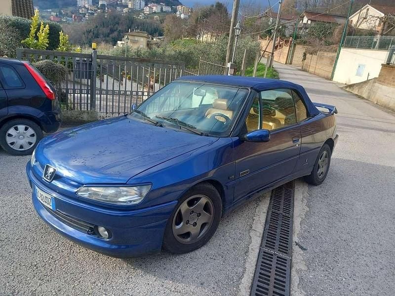 Usata Peugeot 306 Cabriolet 88 CV (64 kW) 1998 Blu Cabrio