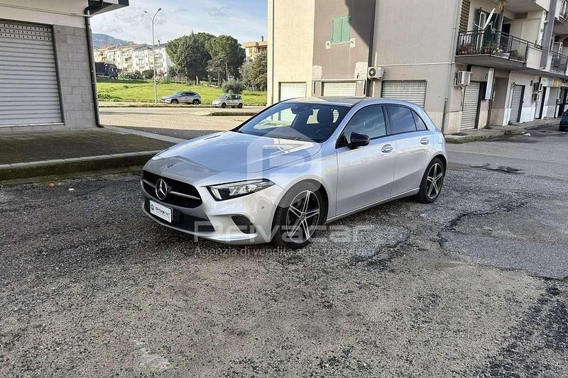 Usata Mercedes A200 Premium 163 CV (119 kW) 2019 Grigio Utilitaria
