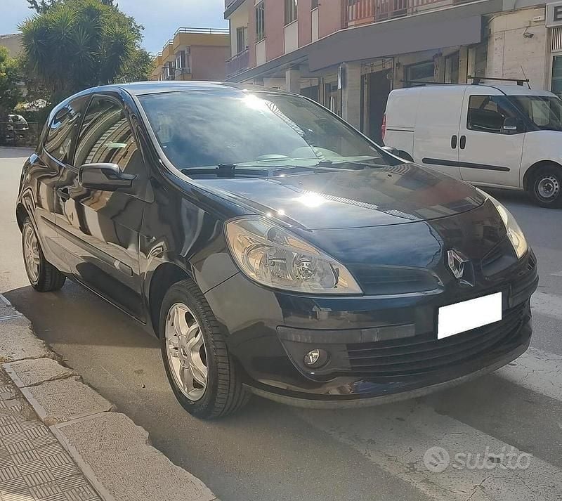 Usata Renault Clio II 75 CV (55 kW) 2005 Nero Berlina