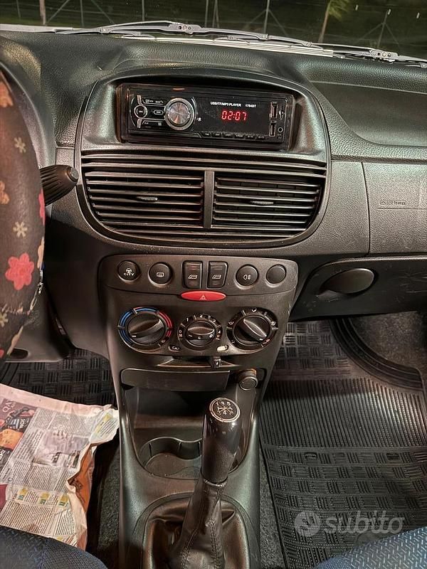 Usata Fiat Punto 75 CV (55 kW) 2007 Marrone Utilitaria