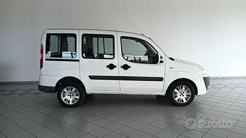 Usata Fiat Doblò Active 74 CV (54 kW) 2010 Bianco Monovolume