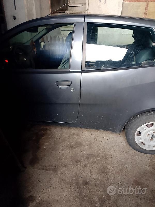 Usata Fiat Punto 77 CV (56 kW) 2009 Nero Utilitaria