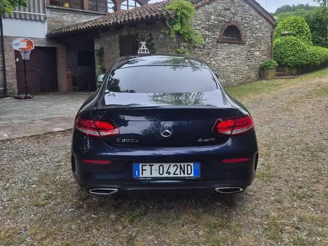 Usata Mercedes C300 AMG line 245 CV (180 kW) 2019 Blu/azzurro Coupé
