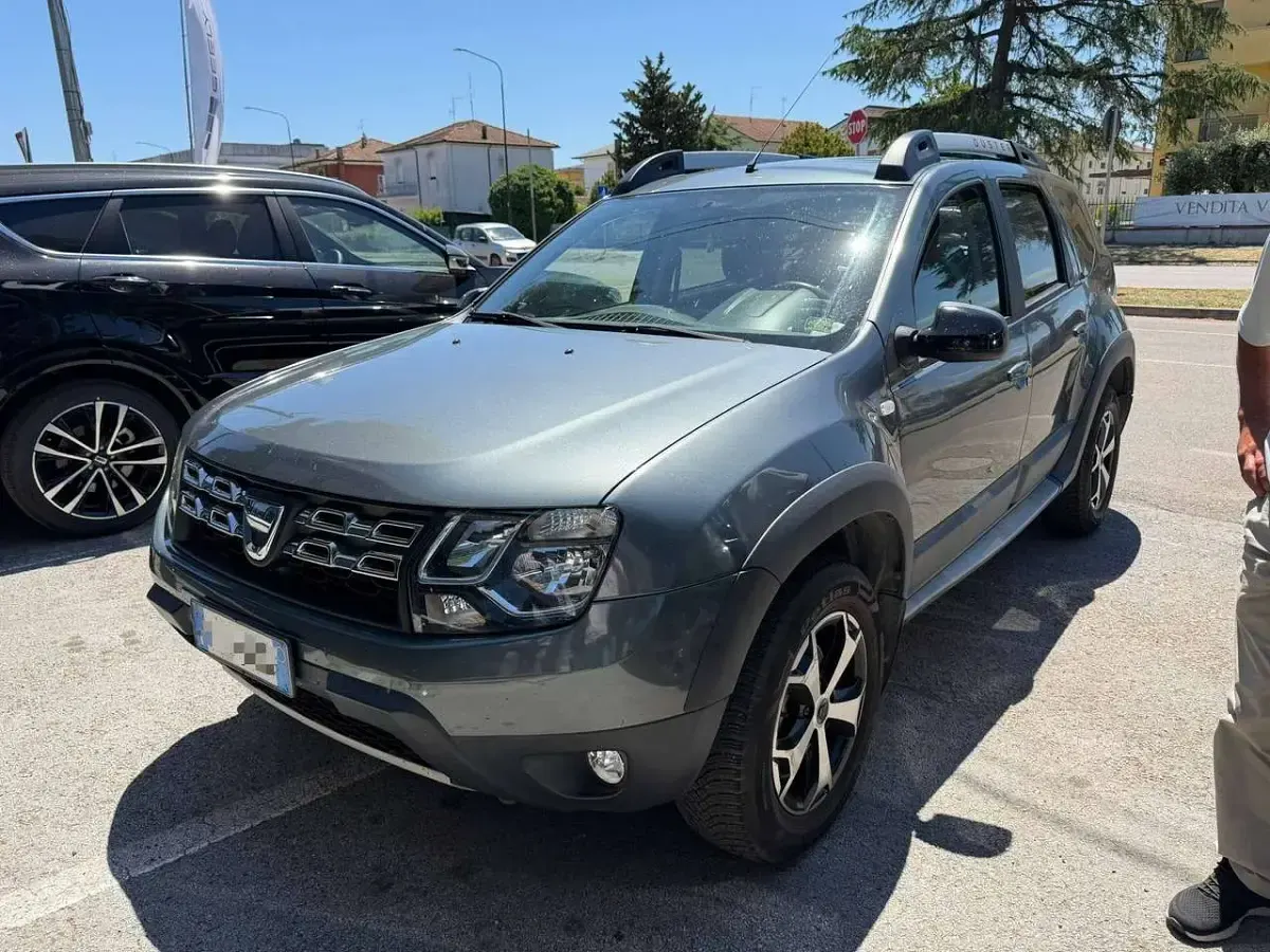 Usata Dacia Duster 109 CV (80 kW) 2017 Grigio SUV