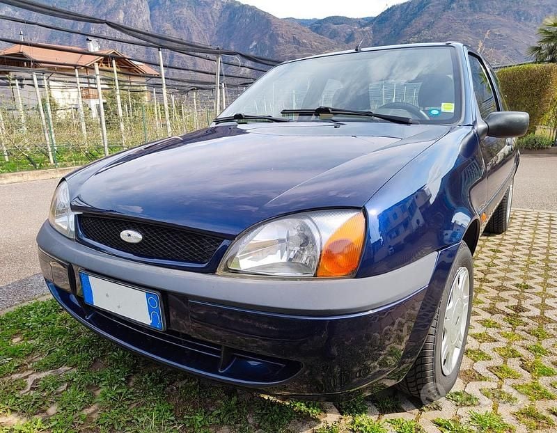 Usata Ford Fiesta 75 CV (55 kW) 2002 Blu Utilitaria