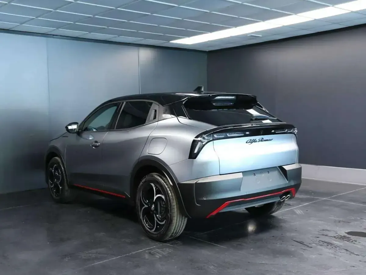 Nuova Alfa Romeo GT Junior Edizione Speciale 136 CV (100 kW) 2026 Grigio scuro SUV