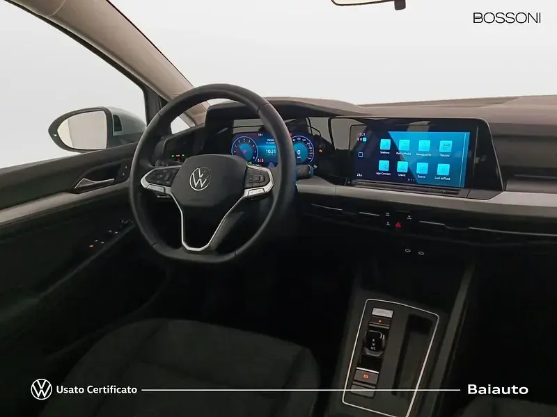 Usata VW Golf VIII Life 110 CV (80 kW) 2024 Argento Berlina
