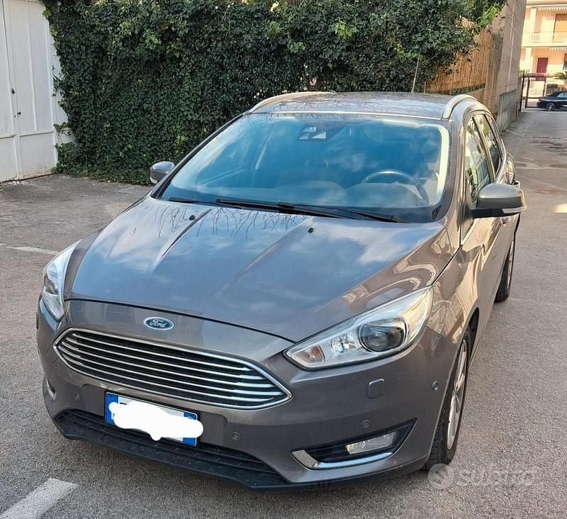 Usata Ford Focus 120 CV (88 kW) 2015 Grigio Station wagon