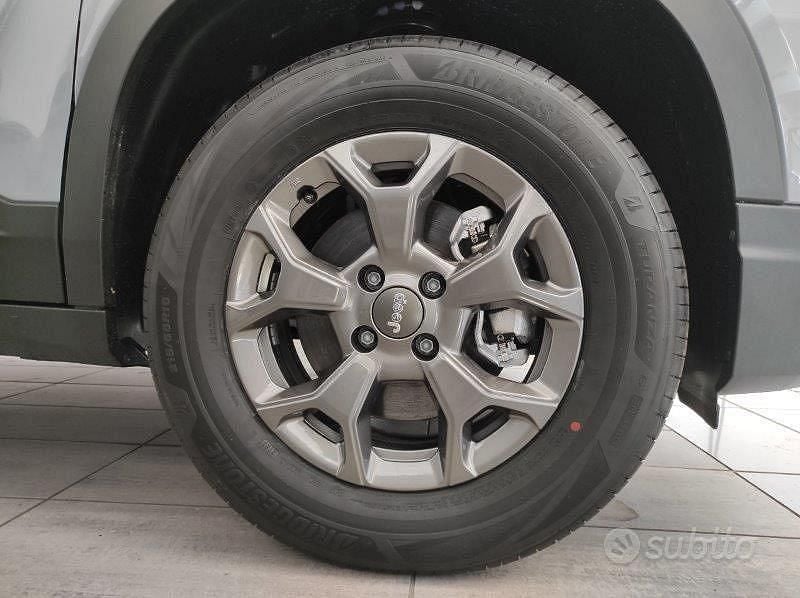 Nuova Jeep Avenger Longitude 101 CV (74 kW) 2025 Grigio SUV